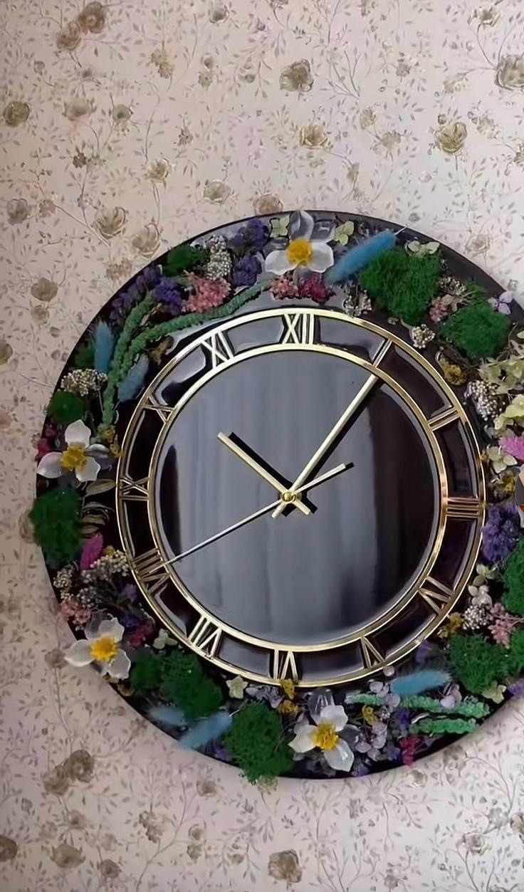 Elegant Resin wall clock