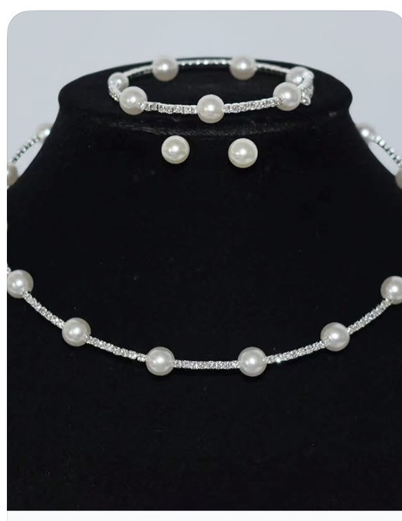 Cristle and pearls jewellery